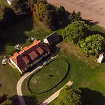 Апартаменты Gut Rattelvitz - Parterre West Gingst